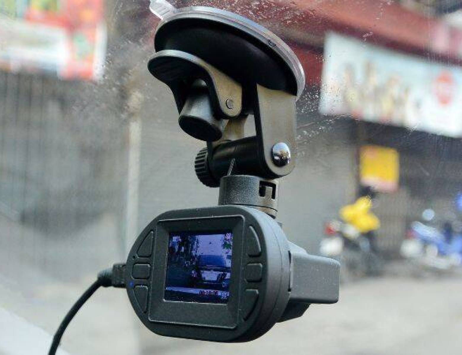 Nagrywanie w ciemnościach: jakie kamery do samochodu radzą sobie najlepiej?